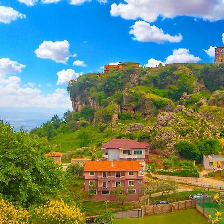 Kalaja Inn Круя Экстерьер фото
